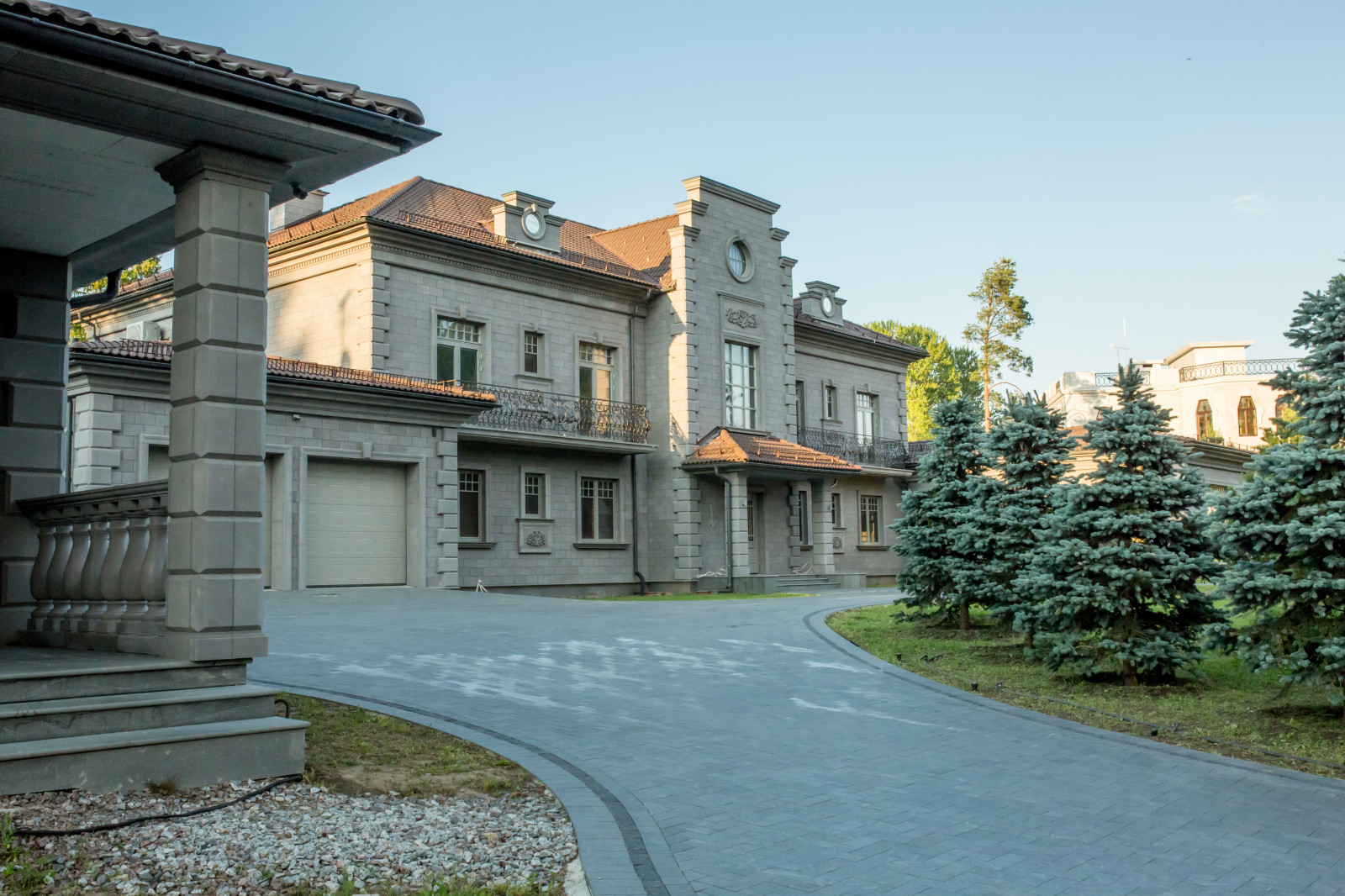 Классический особняк под Петербургом 1800м2