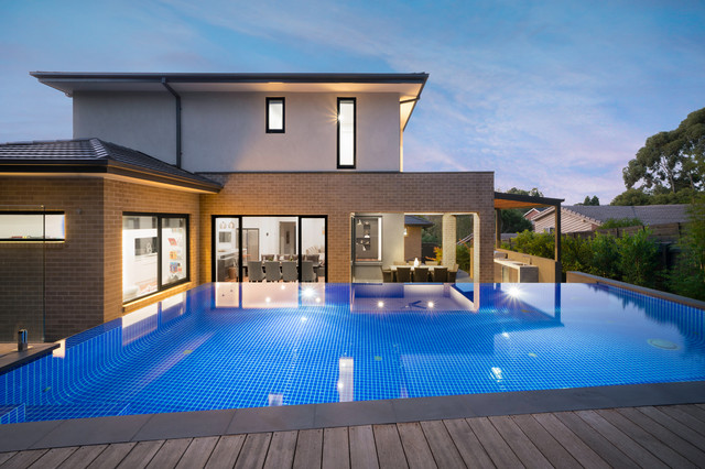 Split Level Infinity Solution modern-pool