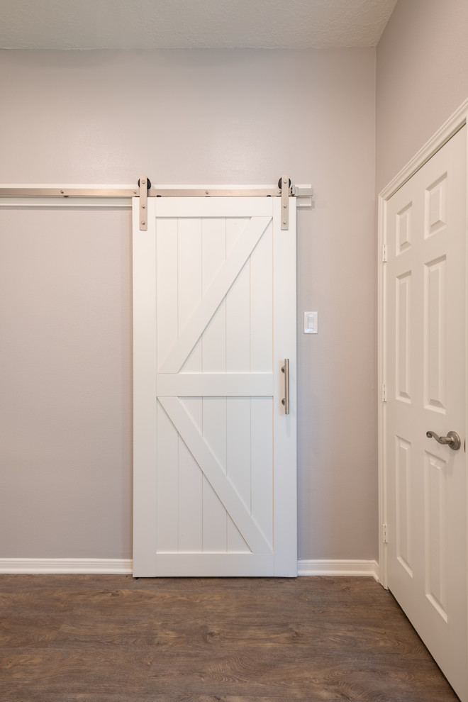 Home design - transitional home design idea in Houston