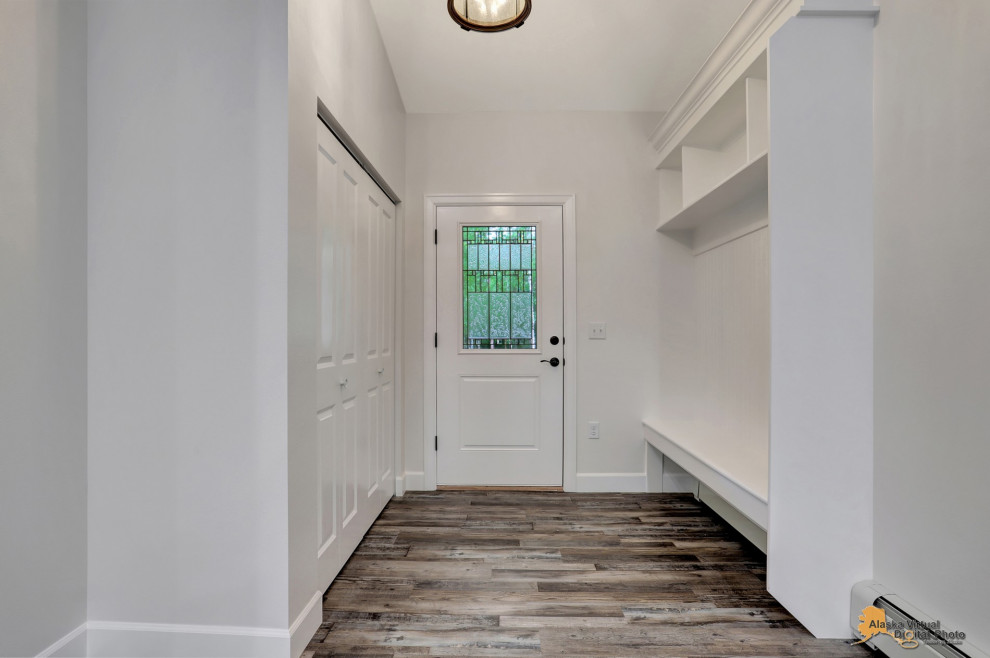 Entryway - transitional entryway idea