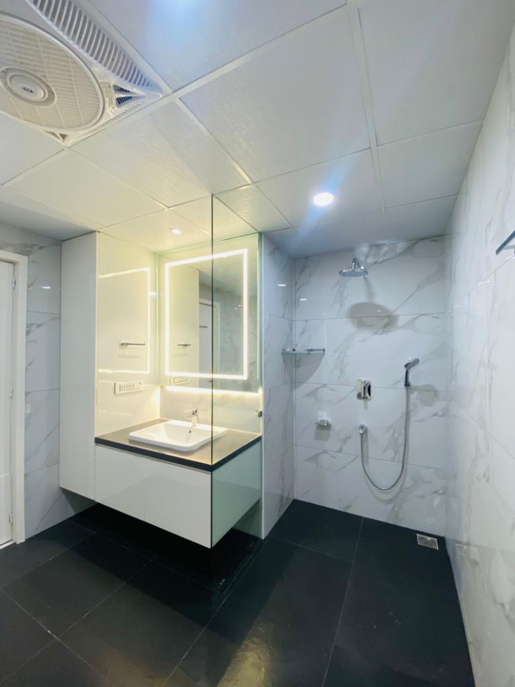 Inspiration for a contemporary bathroom in Bengaluru.