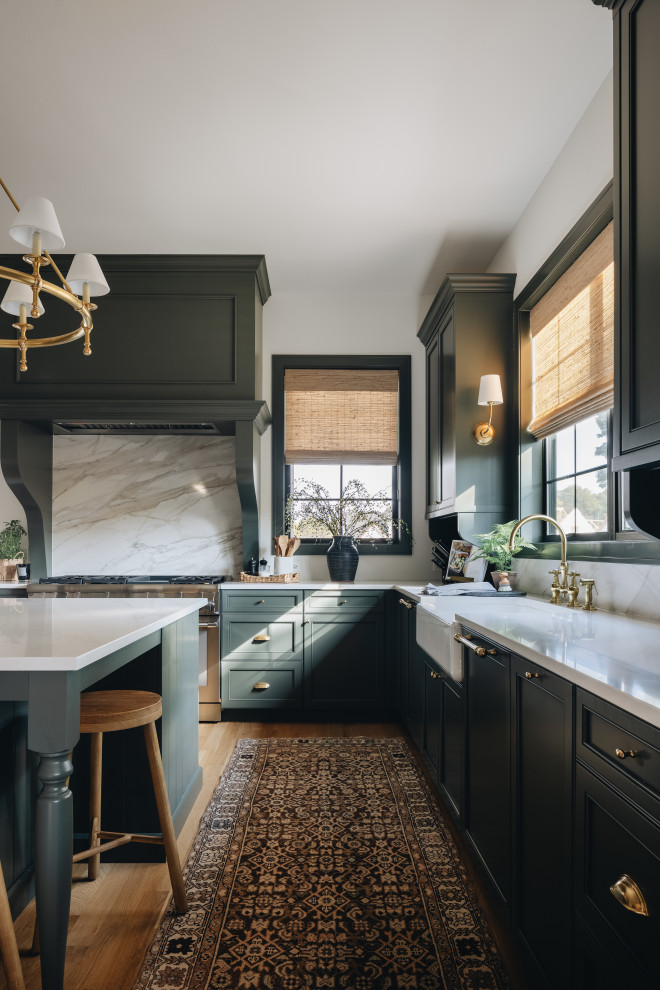 Example of a transitional kitchen design in Chicago