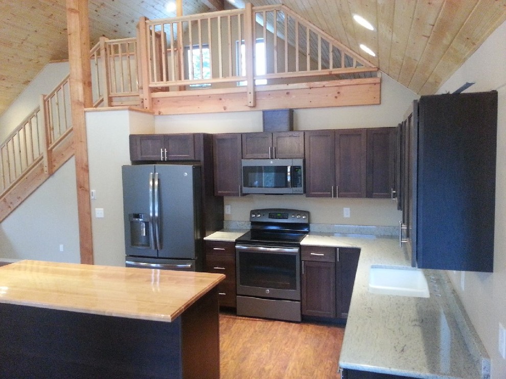 Kitchen - rustic kitchen idea in Seattle