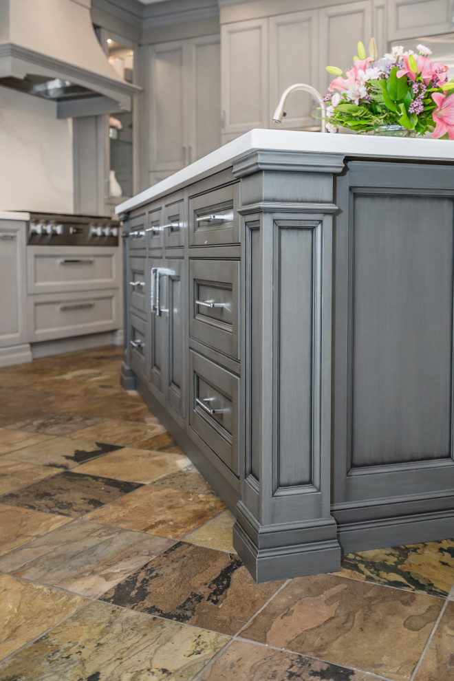 Inspiration for a transitional home design remodel in Toronto