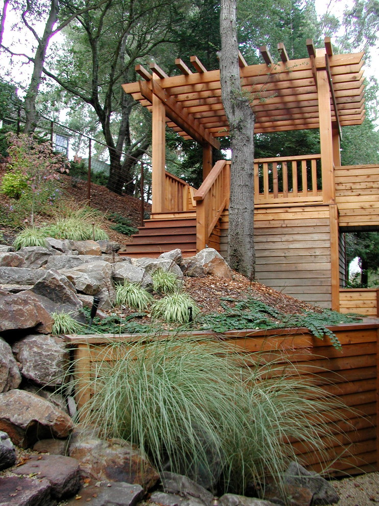 Example of a mountain style home design design in San Francisco