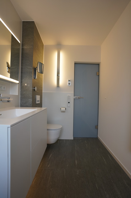 Aus einem Badezimmer wird ein Duschbad der extra Klasse moderne-badevaerelse