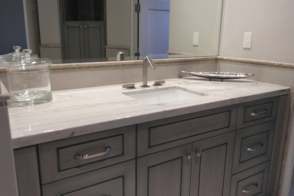 Example of a transitional bathroom design in Phoenix