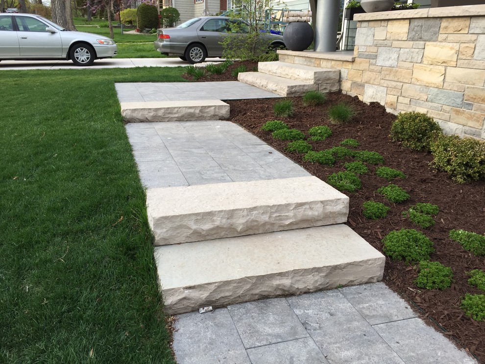 Inspiration for a small modern front yard partial sun garden for summer in Chicago with natural stone pavers.