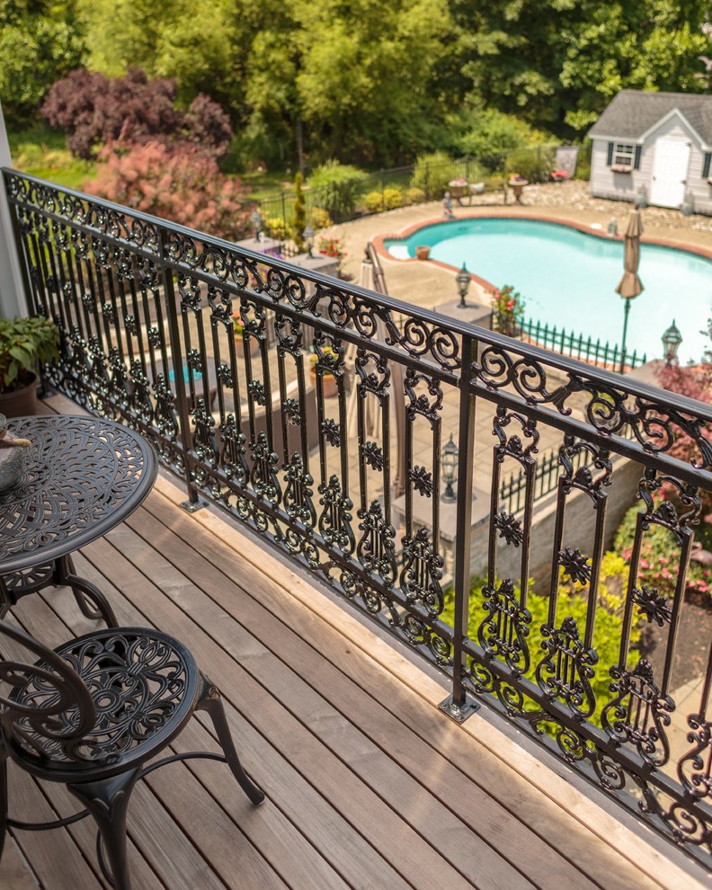 Inspiration for a small traditional balcony in Philadelphia with no cover and metal railing.