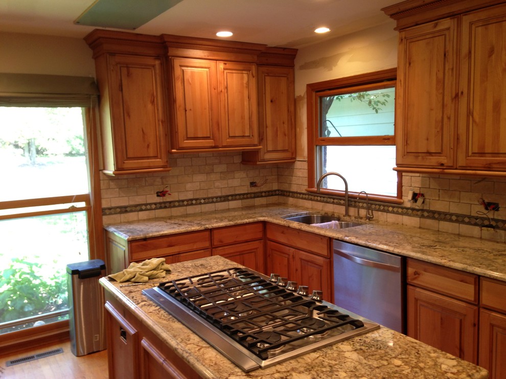Kitchen - large rustic kitchen idea in Chicago