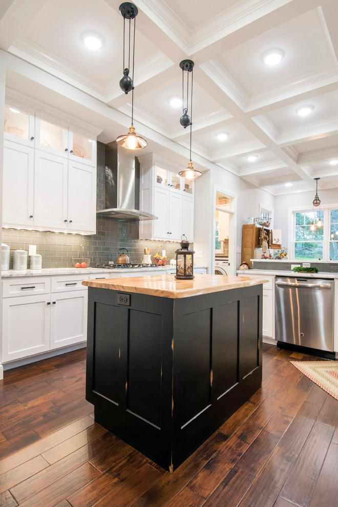 Inspiration for a transitional kitchen remodel in Columbus