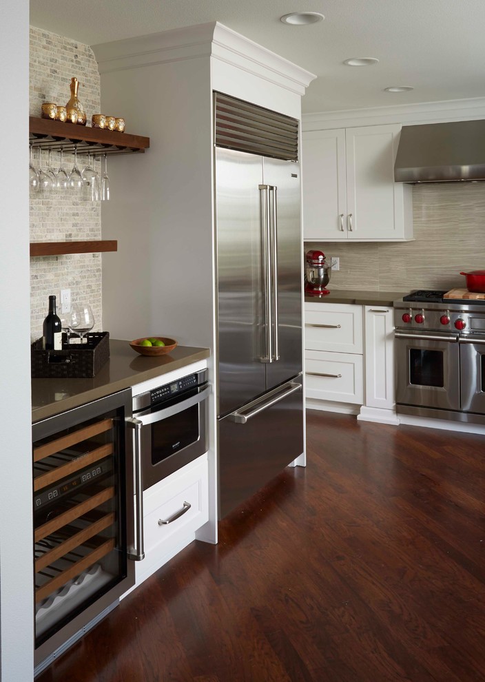 Kitchen - transitional kitchen idea in Orange County