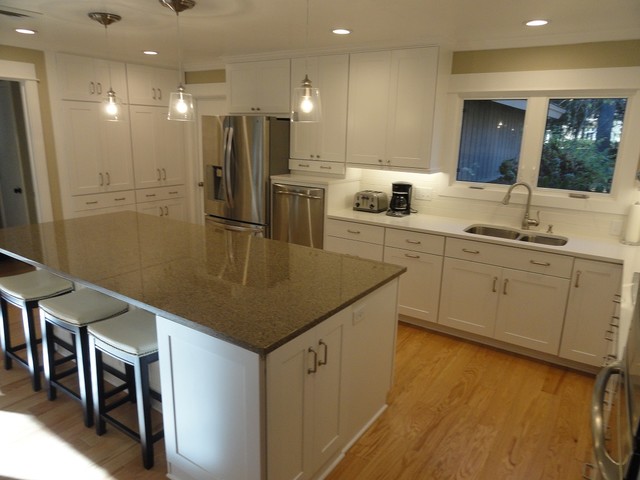 MODERN CHIC traditional-kitchen
