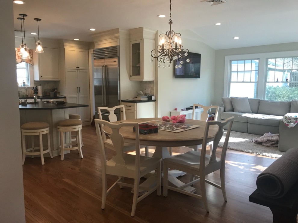 How Many Chairs Go Around A 60 Inch Round Table