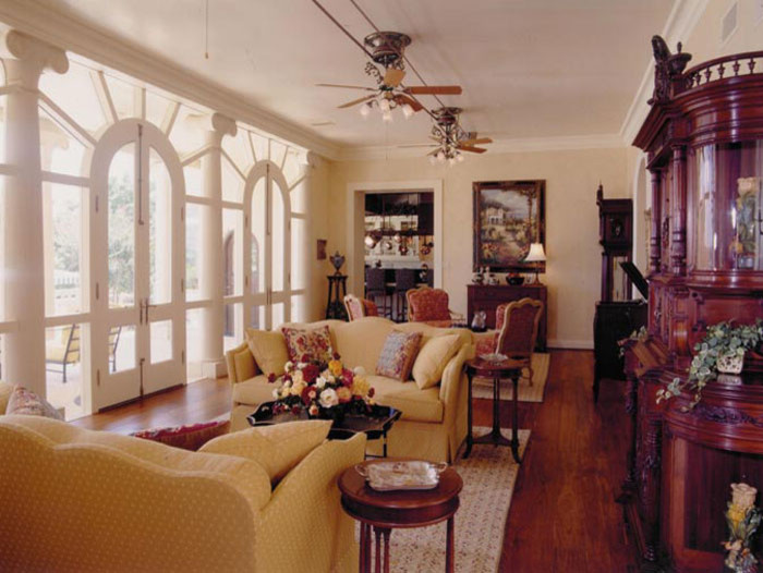 This is an example of a traditional living room in Austin.
