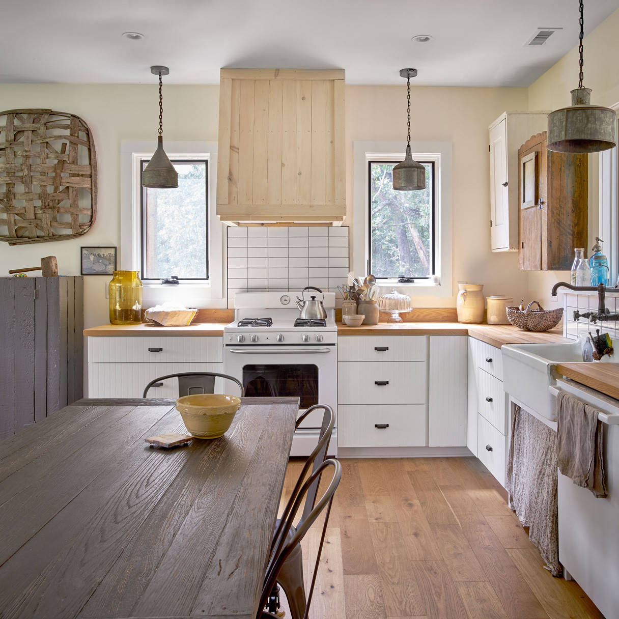 12 Welcoming Homes Bring Farmhouse Touches to Modern Life, image size:1216x1216