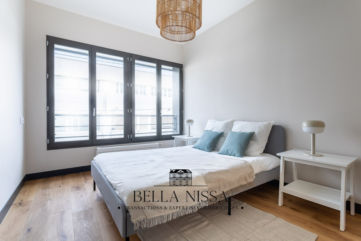 Ameublement de deux appartements destinés à la vente
