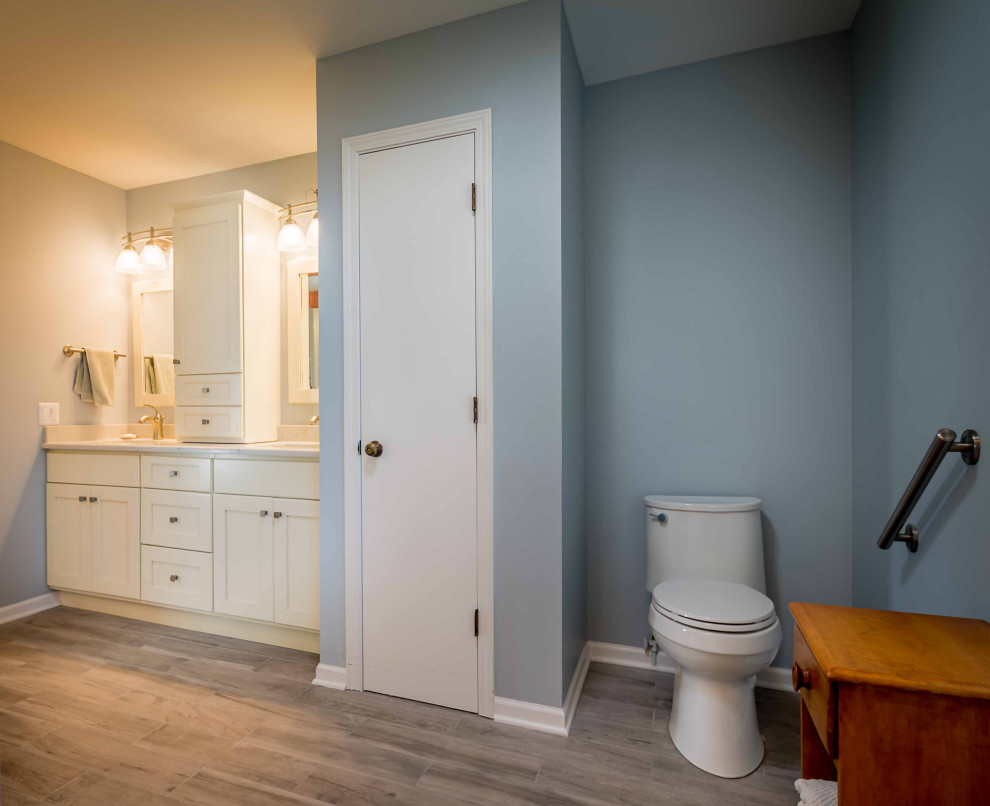 Contemporary Lakefront Residence