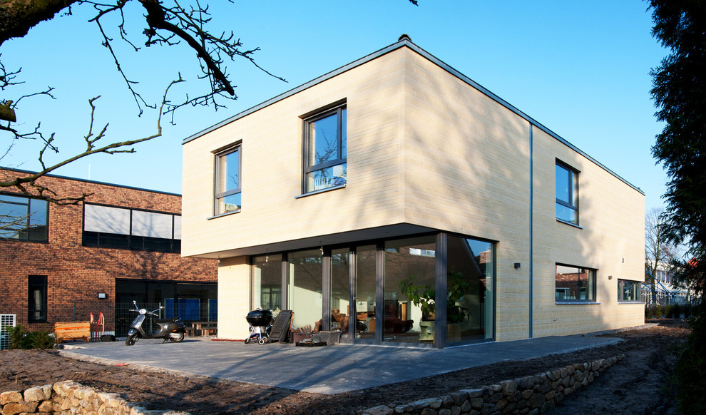 This is an example of a contemporary home in Hamburg.
