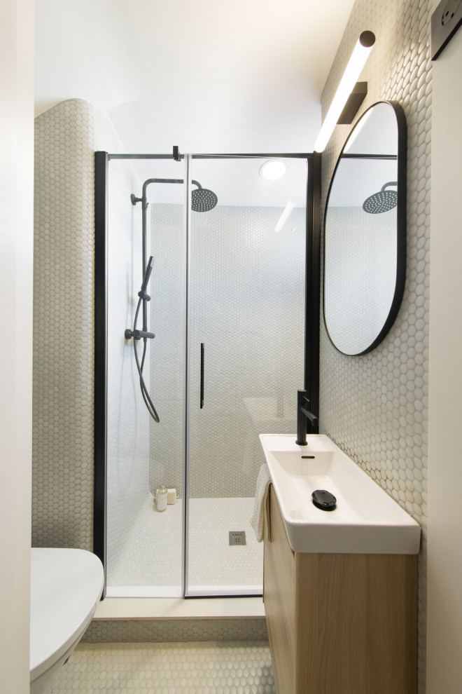 This is an example of a mediterranean bathroom in Barcelona.