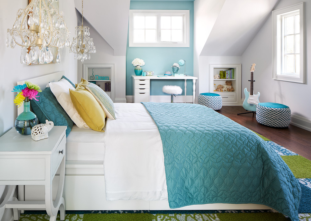 Inspiration for a transitional kids' room remodel in Toronto