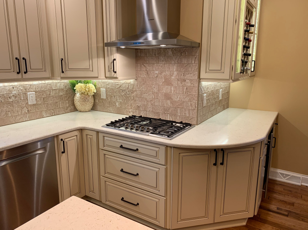 Kitchen - transitional kitchen idea