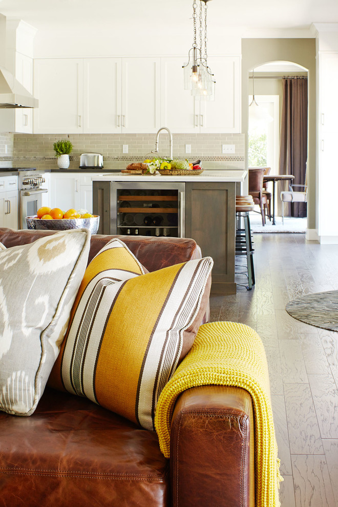 Example of a large transitional home design design in San Francisco