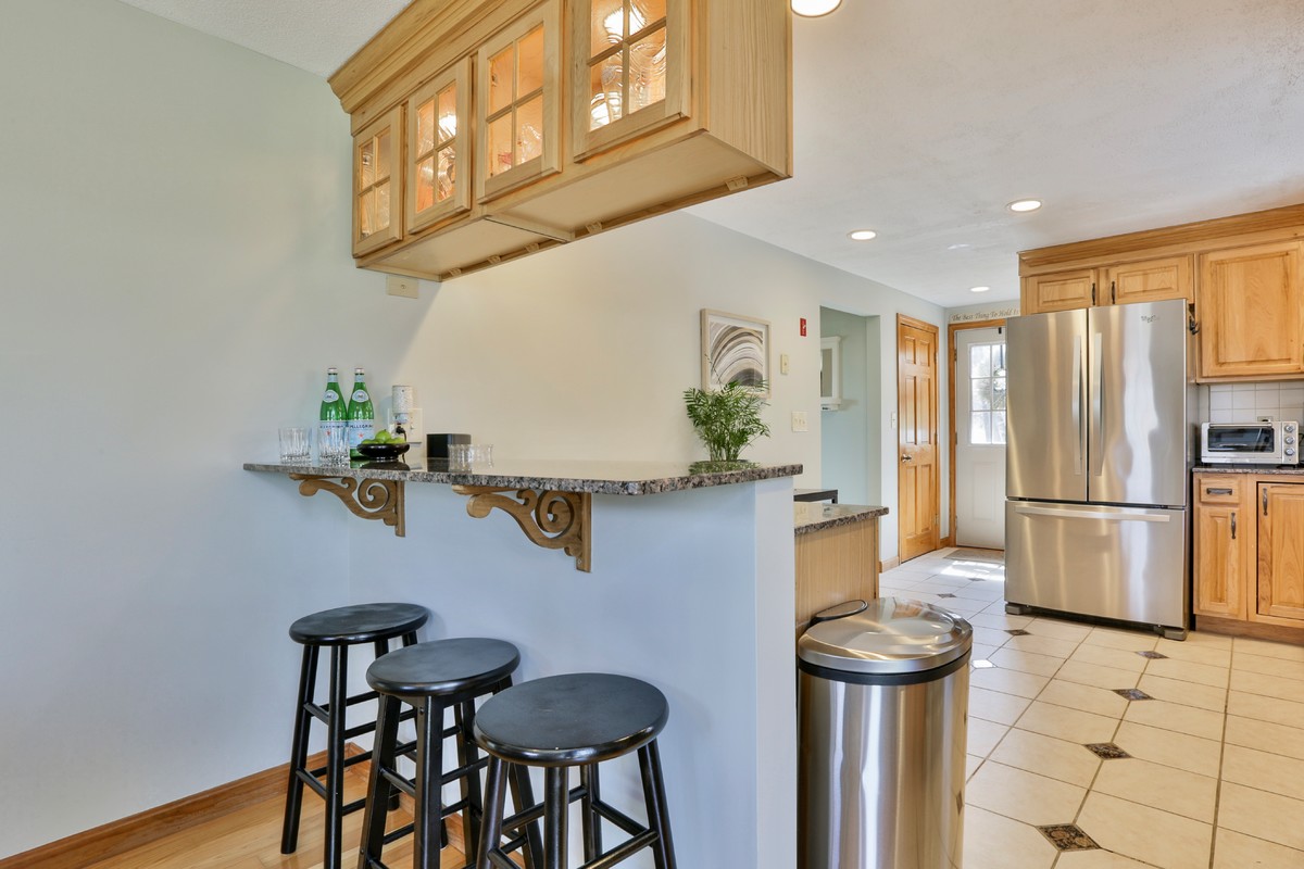 Elegant home design photo in Boston