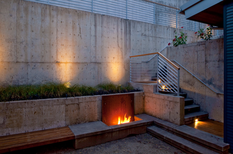 Photo of a contemporary patio in Portland.