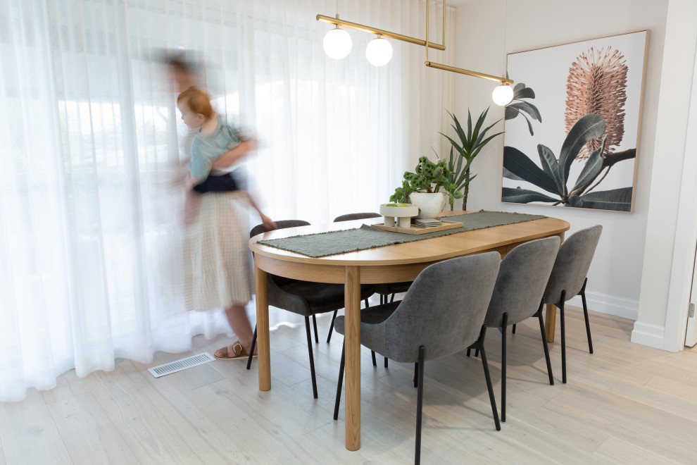Mid-sized scandinavian dining room in Canberra - Queanbeyan.