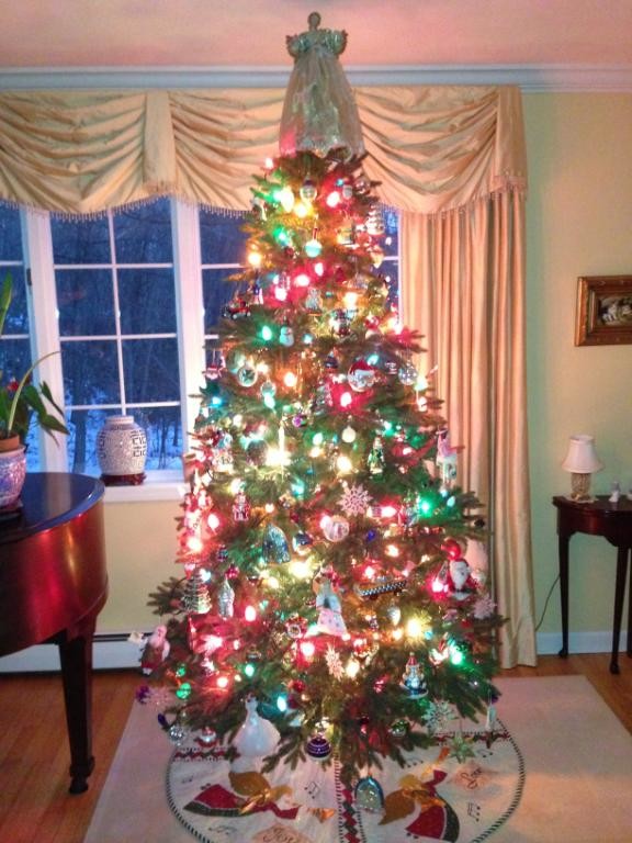 Saratoga Spruce Artificial Christmas Tree - Traditional - San Francisco ...