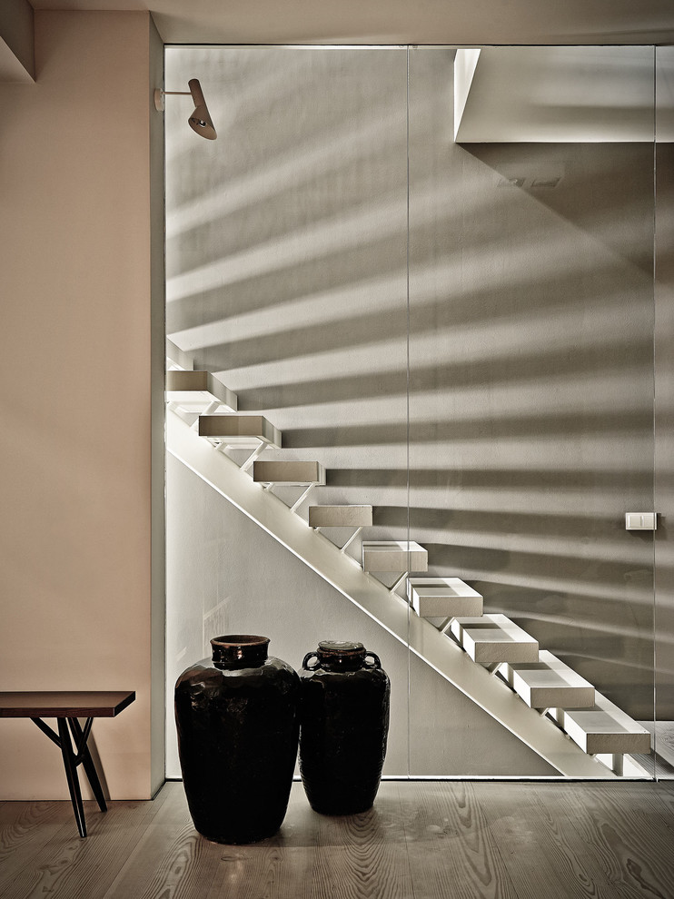 Inspiration for a contemporary staircase in Berlin.