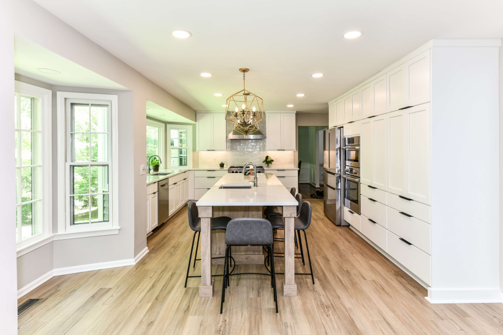 Kitchen - transitional kitchen idea in DC Metro