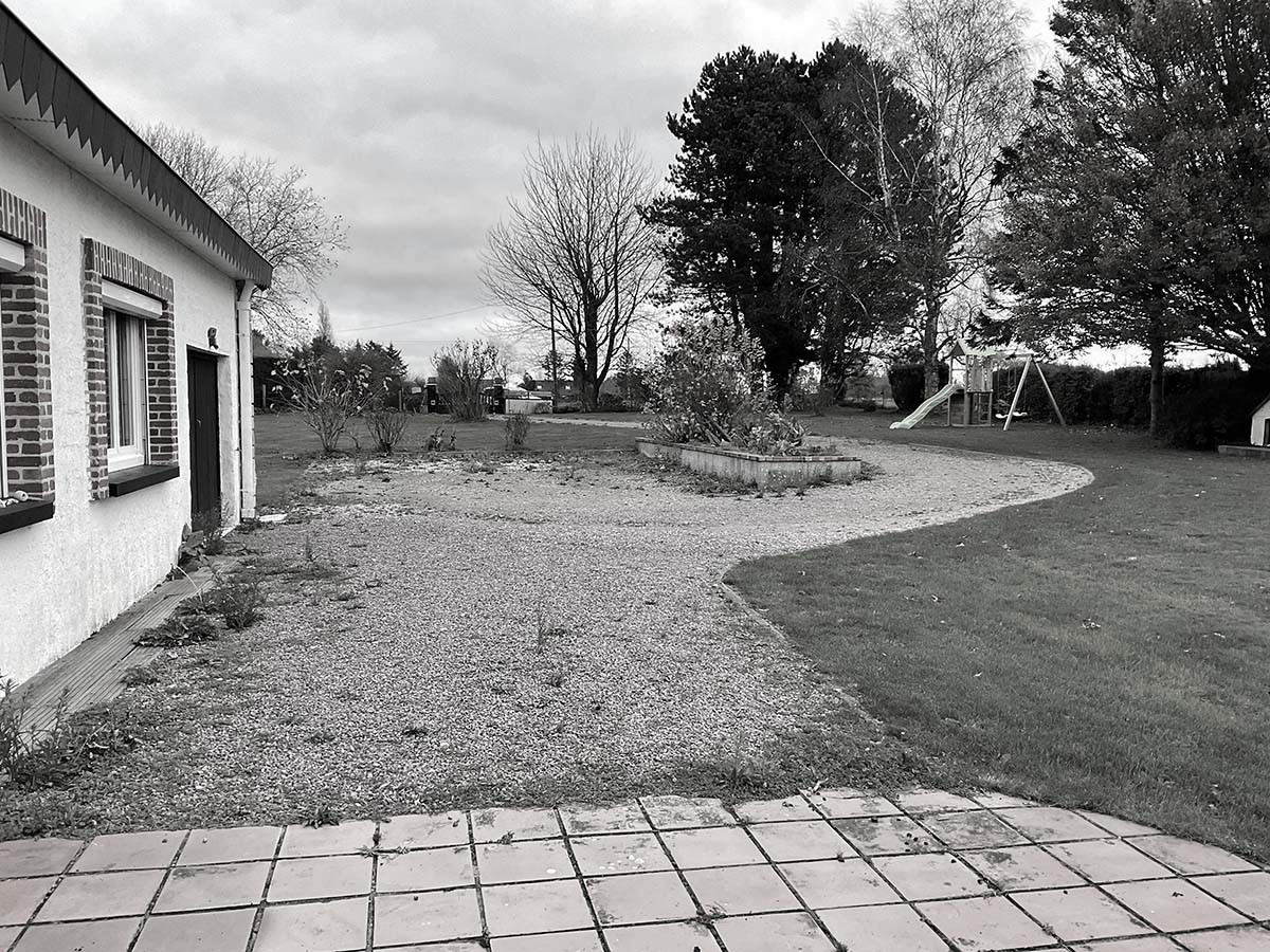 AVANT - Une jardinière peu esthétique et qui géne les manoeuvre