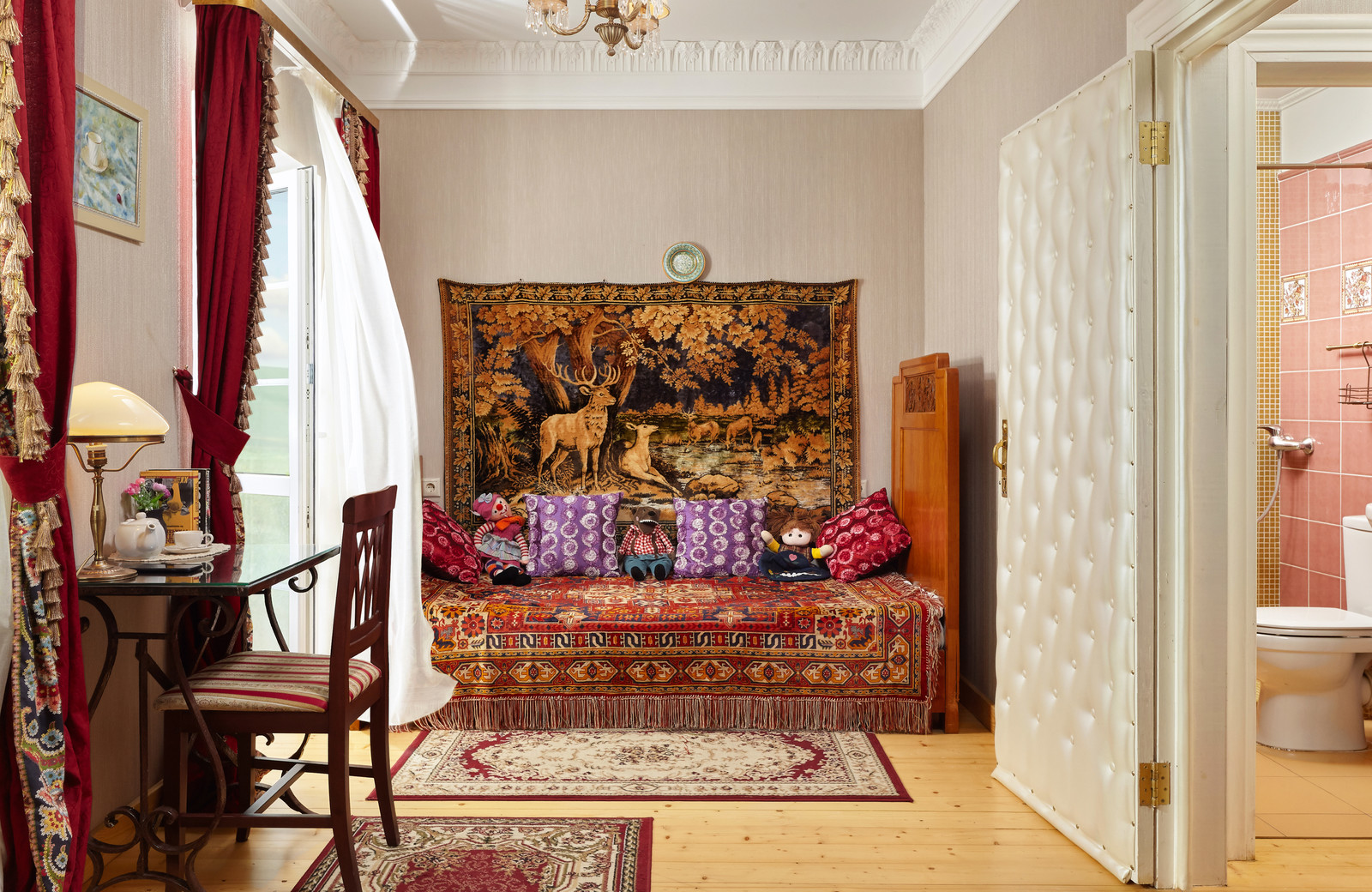 Номер в отеле. Русский Стиль