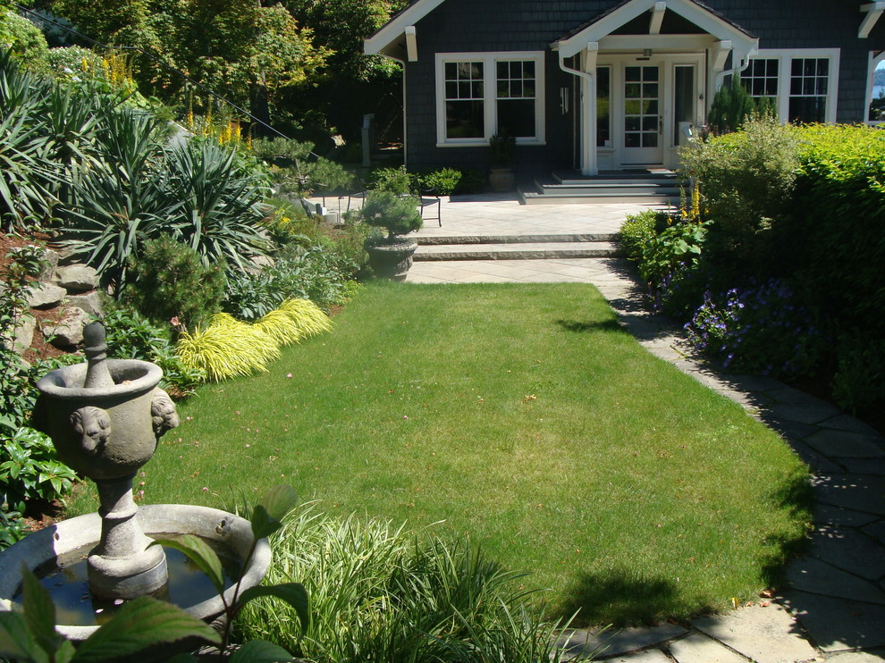 Photo of a traditional garden in Seattle.