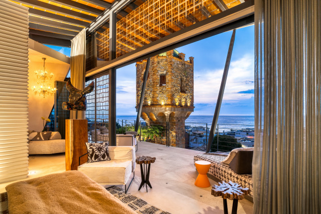 Casa de la torre eclectico-terraza-y-balcon
