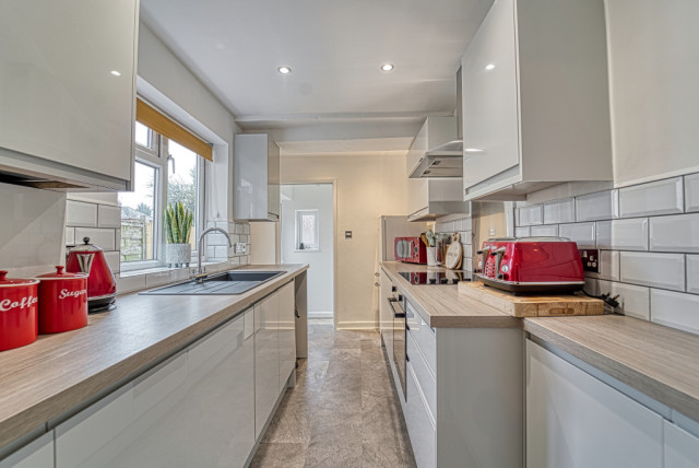 Serviced Accommodation - Worcester kitchen