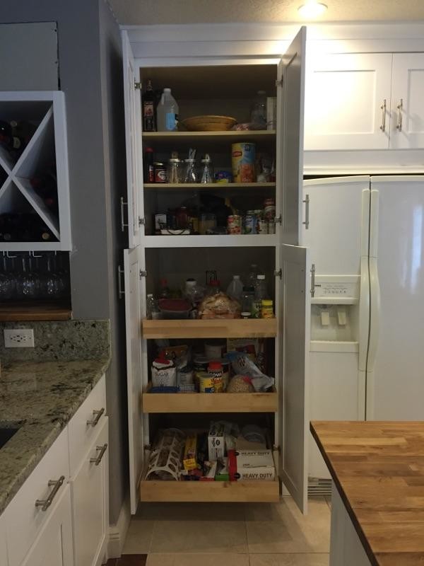 Inspiration for a modern kitchen remodel in Orlando