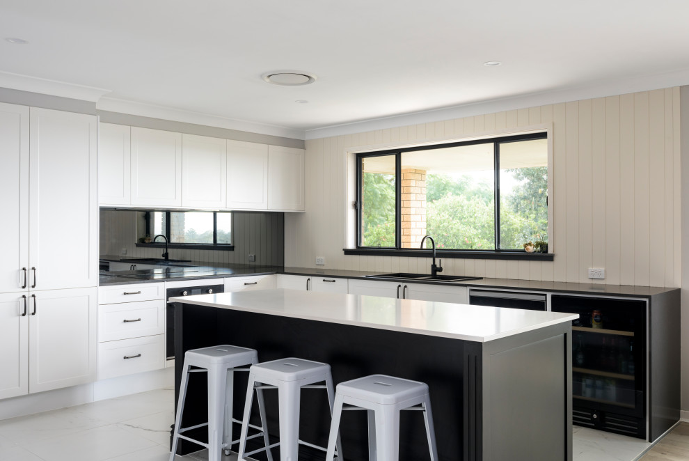 Black and White Kitchen