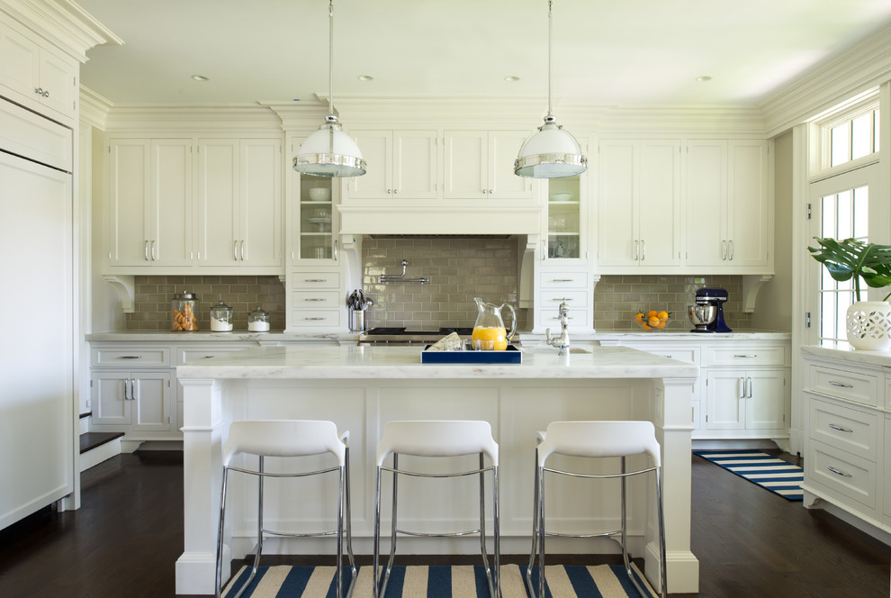 Kitchen - traditional kitchen idea in New York