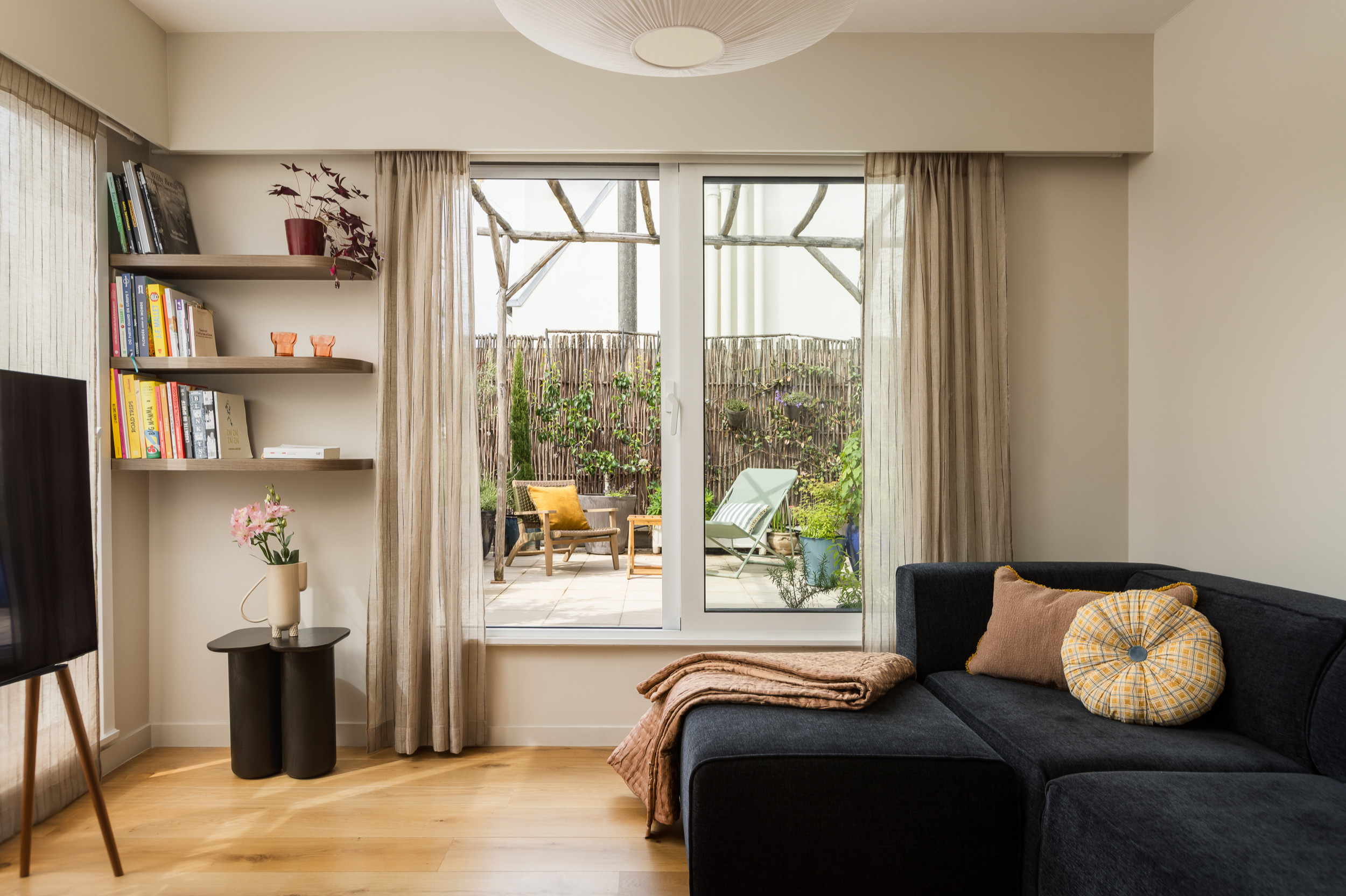 Réinventer les circulations dans un appartement parisien de 73 m² — Ménilmontant