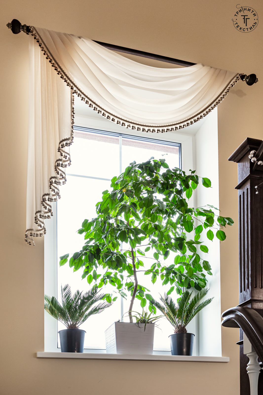 Уютное текстильное оформление загородного дома