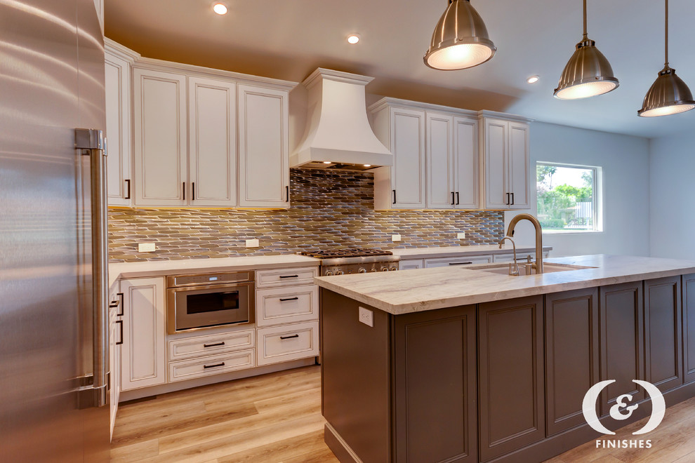 Transitional home design photo in Phoenix