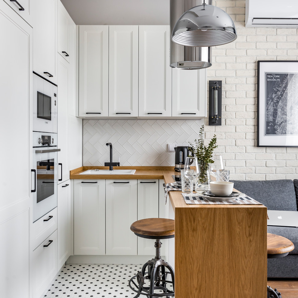 Inspiration for a small industrial kitchen in Moscow.