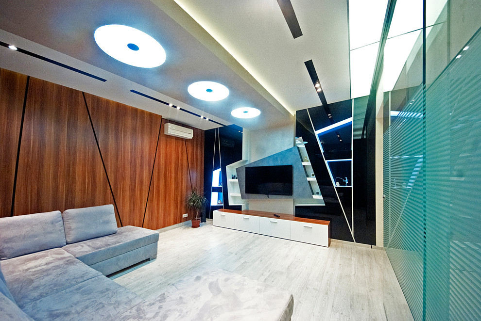 Яркий хай тек