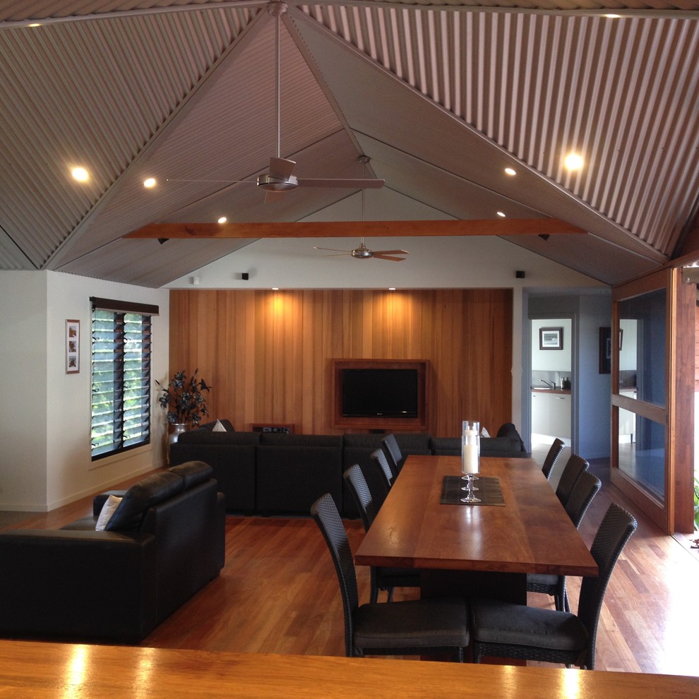 Inspiration for a contemporary dining room in Brisbane.