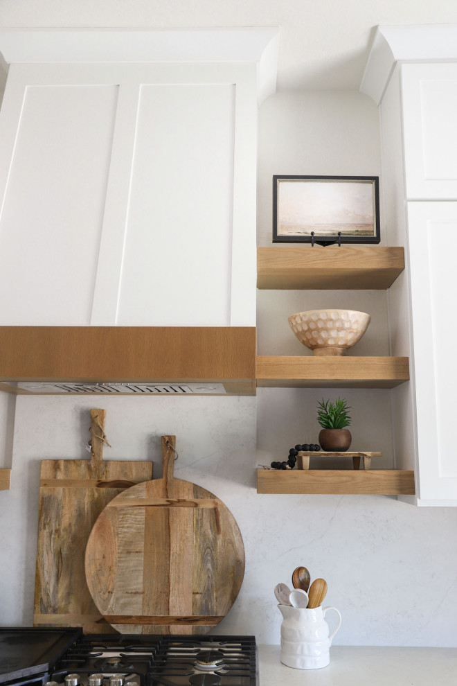Transitional home design photo in Phoenix