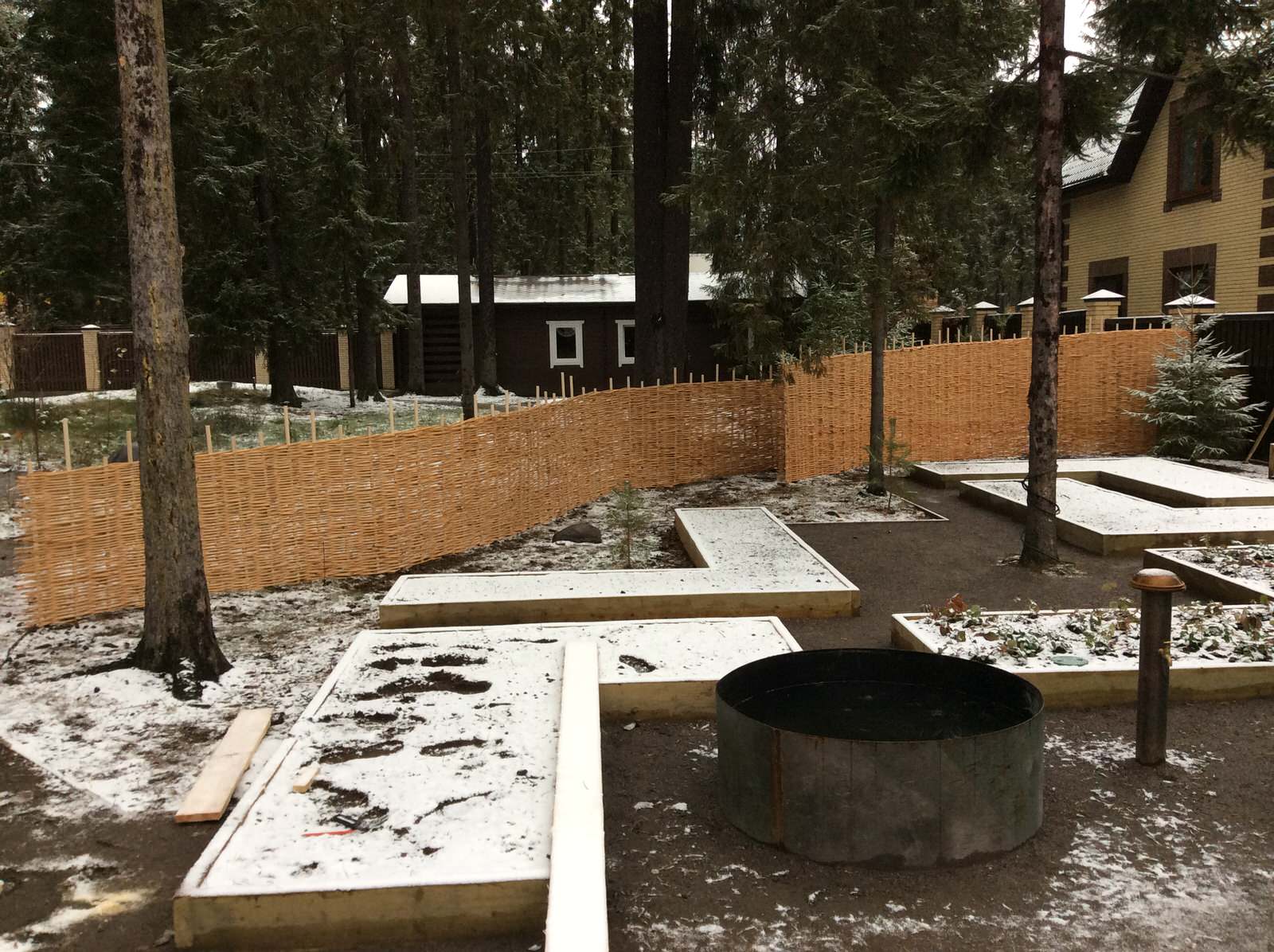 Плетеные изгороди. Плетни.