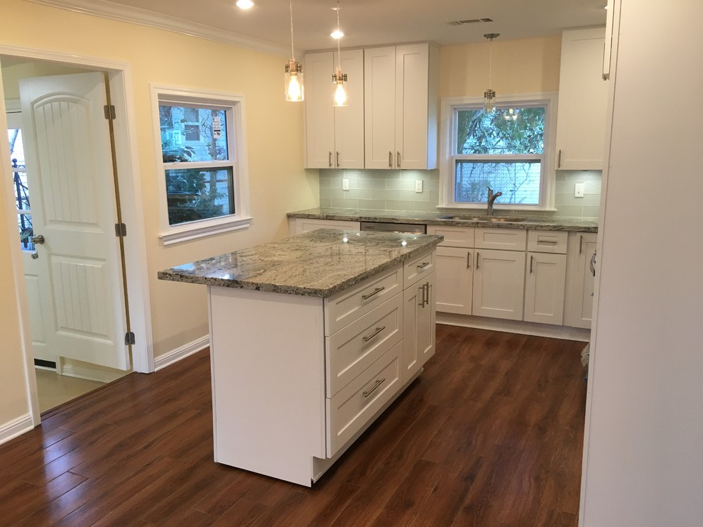Inspiration for a mid-sized traditional l-shaped separate kitchen in New Orleans with an undermount sink, shaker cabinets, white cabinets, quartz benchtops, grey splashback, glass tile splashback, stainless steel appliances, dark hardwood floors, with island and brown floor.